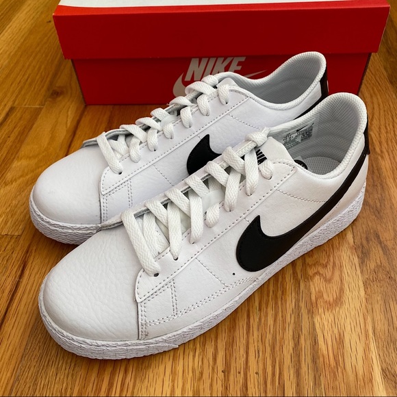 Nike Blazer Low Women’s Sneakers - Picture 2 of 9